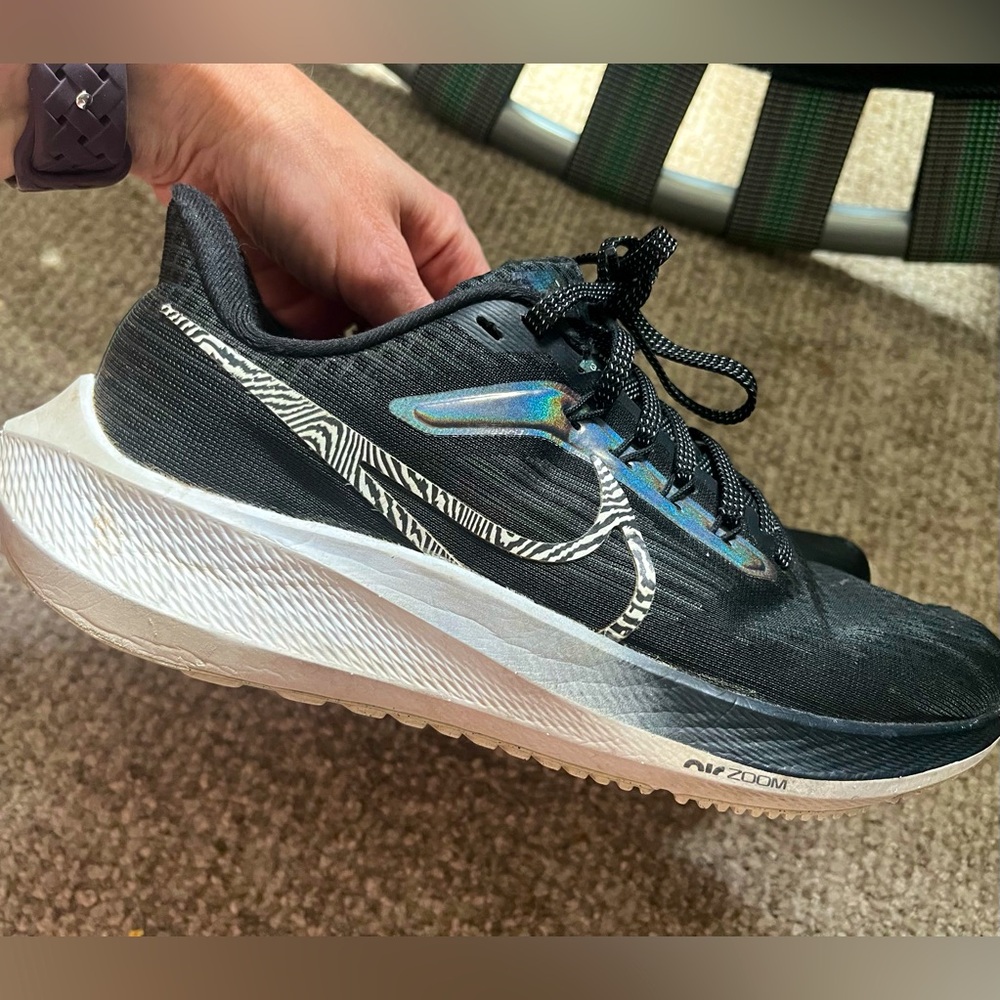 Nike Women’s Pegasus 39 Premium size 7 Running Shoes. Black Zebra IRIDESCENT 😎
